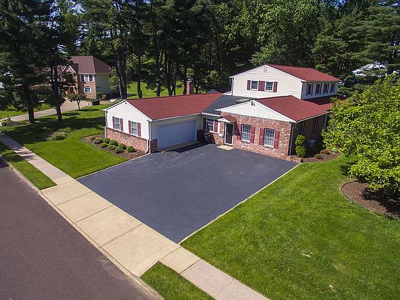 Large 6 Car Driveway