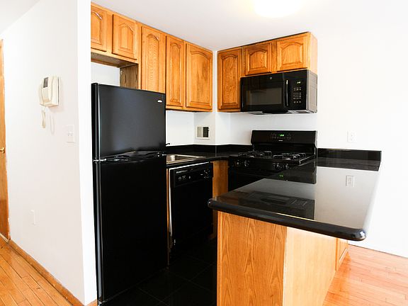 2nd image of 212 E 10th St