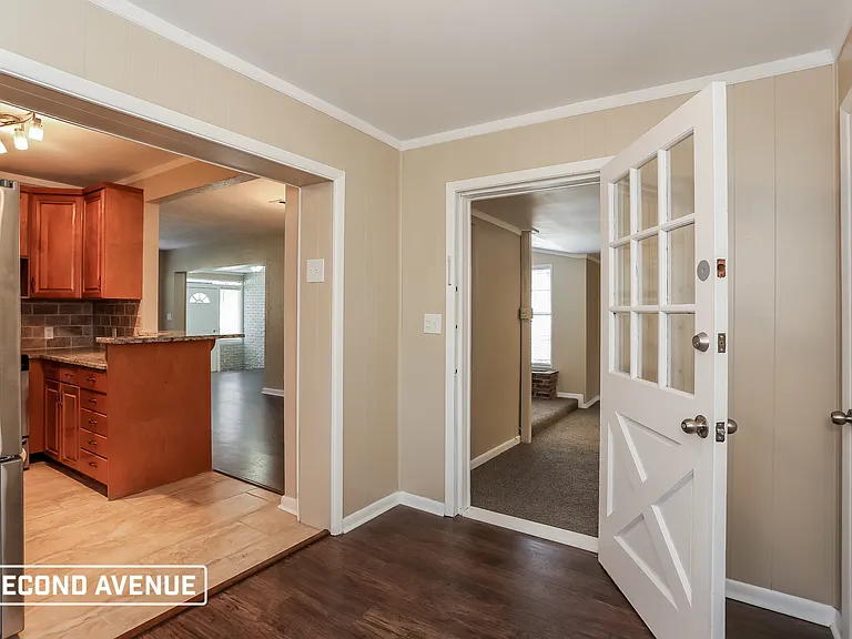 406 Nightingale Rd — Photo 3