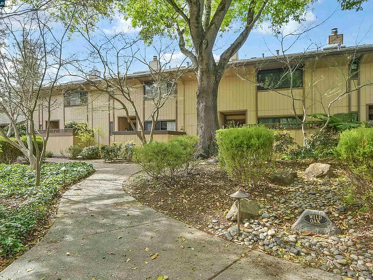 Exterior Pathways of Neighborhood
