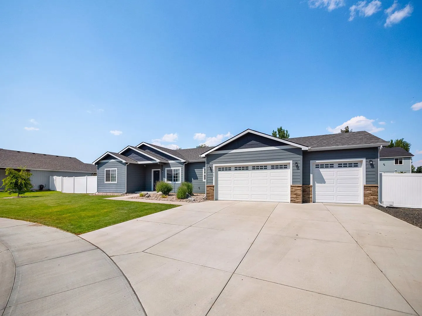 1613 E. Marilyn Circle, Deer Park, WA 99006 - NuKey Realty & Property Management LLC — Photo 2