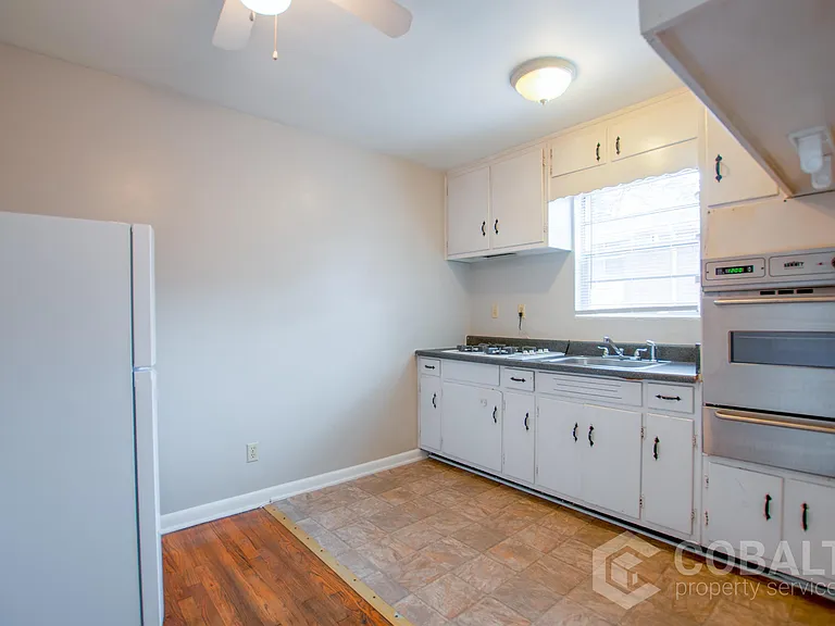 896 Greenwood Ave NE — Photo 22