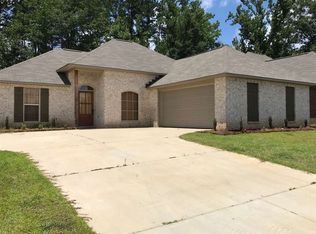 634 Lexington Dr, Florence, MS 39073