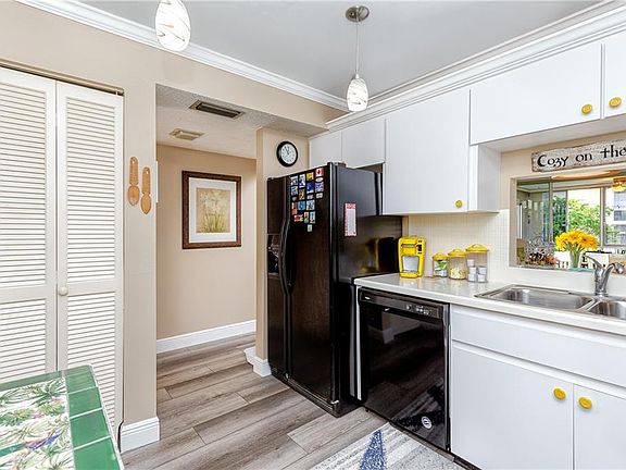 4th image of 19029 Us Highway 19 N APT 5-8