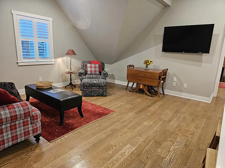 302 E Geneseo St #B — Photo 9