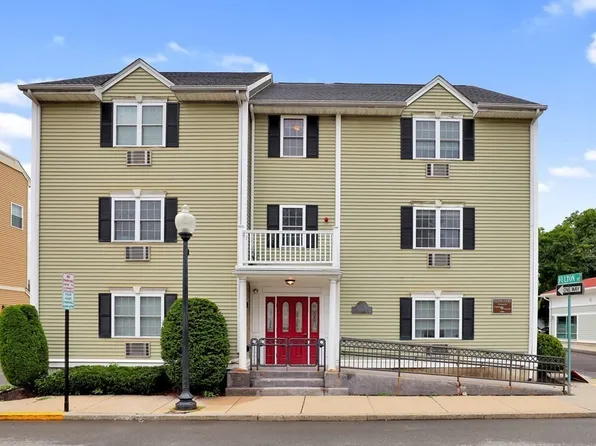 26 N Main St APT 4, Mansfield, MA 02048