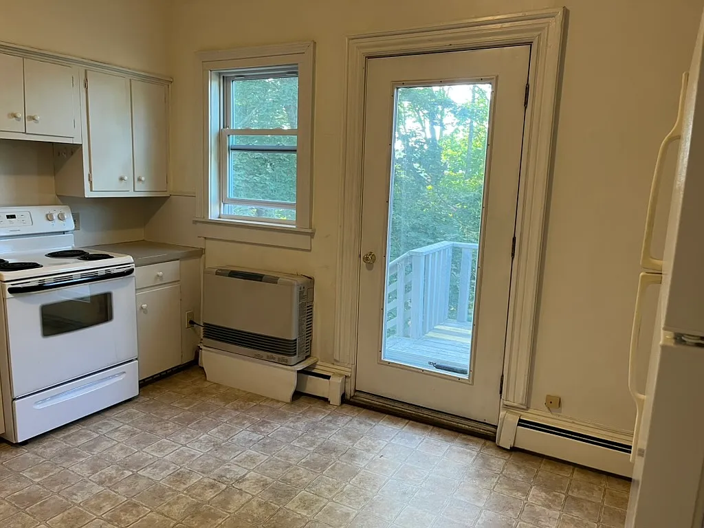 1 bed, 1050 sqft, $1,200 — Photo 4