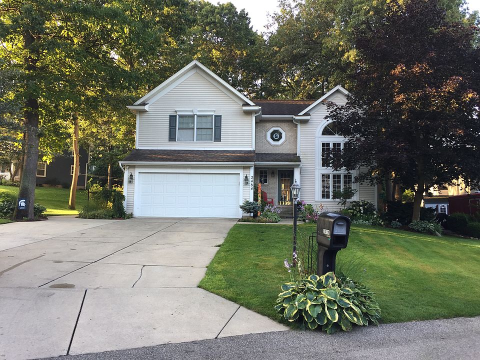 2nd image of 2484 Carrington Rd NE