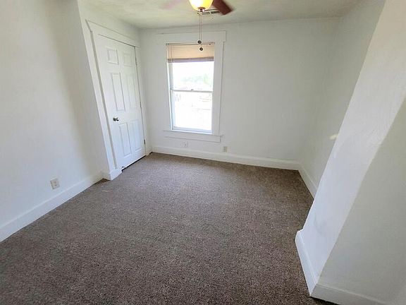 3rd image of 1025 Baltimore St #B
