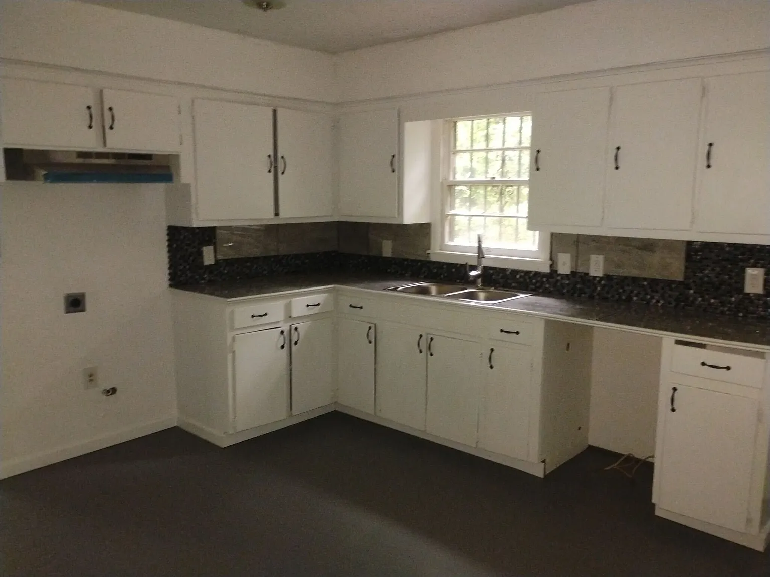 4 bed, 1387 sqft, $1,050 — Photo 3