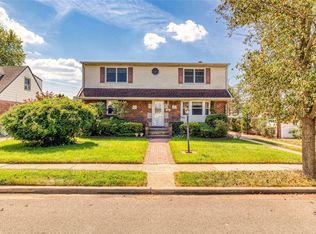 64 Molyneaux Rd, Valley Stream, NY 11580