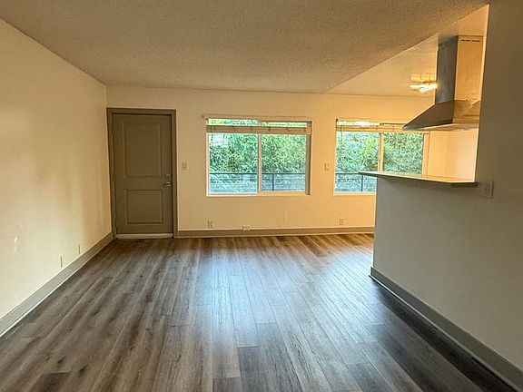 5th image of 766 Loma Ave APT 8