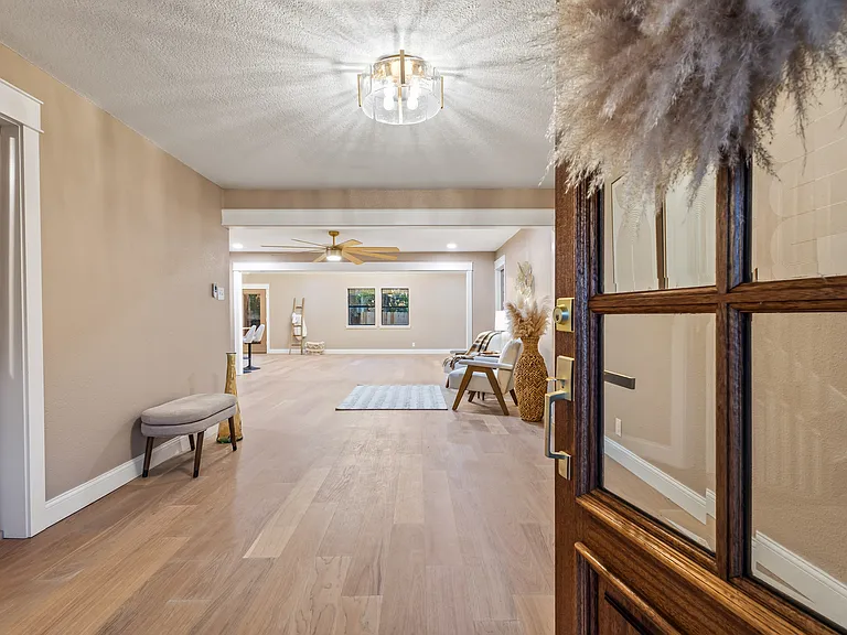 2214 Rex Cruse Dr — Photo 3