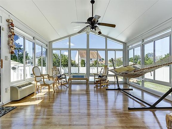 3rd image of 157 Lilac Dr