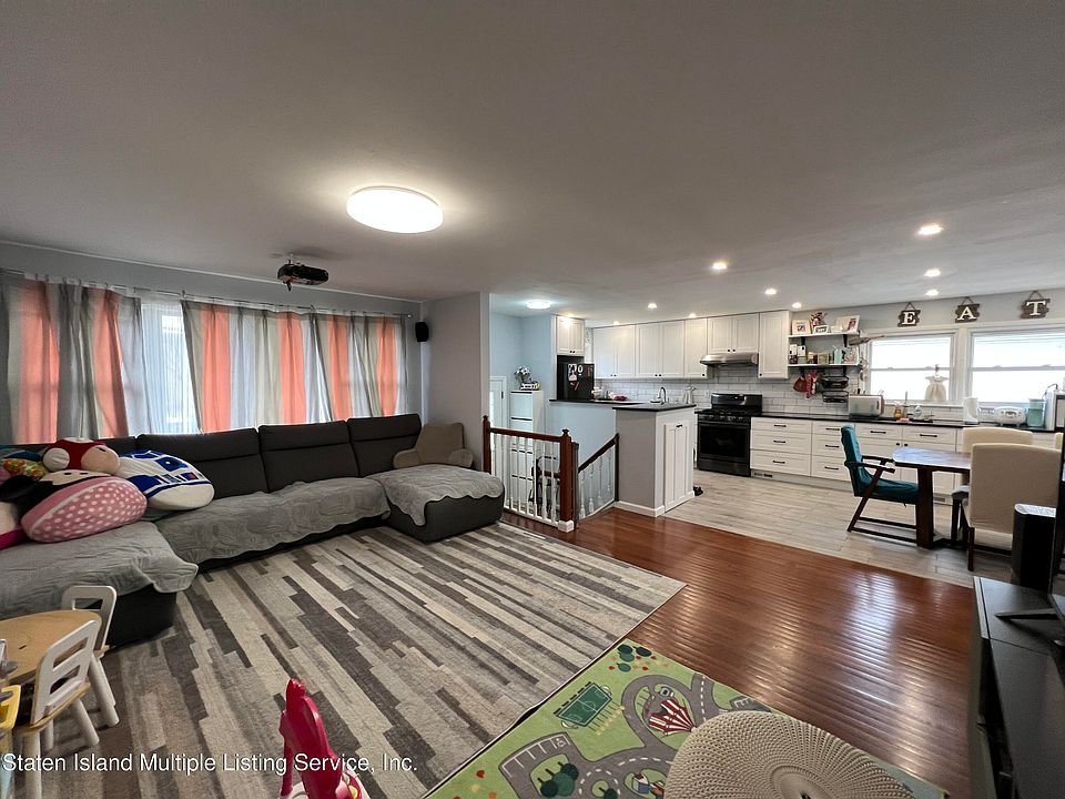 1st image of 466 Mason Ave