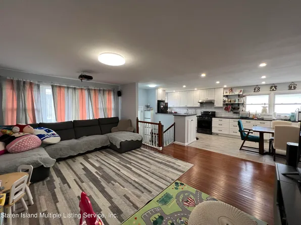 466 Mason Ave, Staten Island, NY 10305