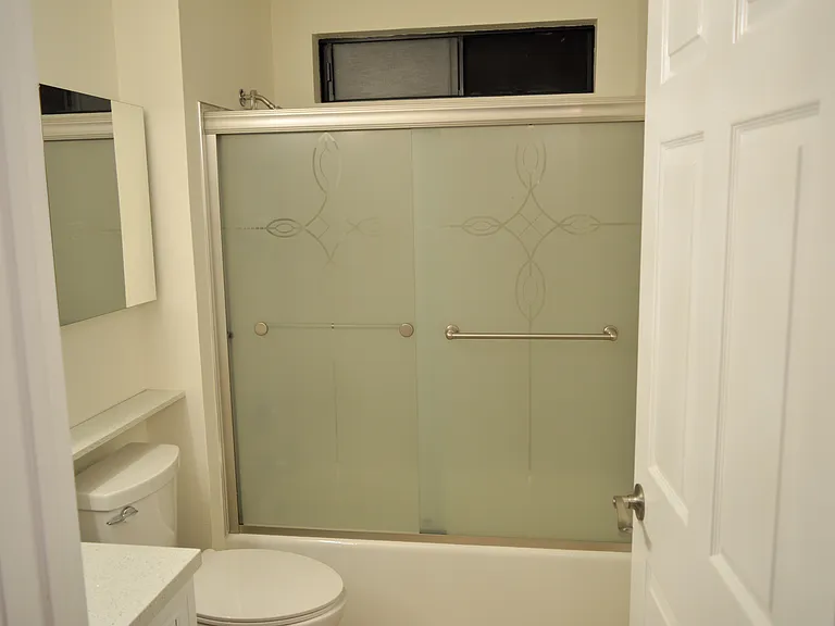 1726 Winona Blvd #104 — Photo 27