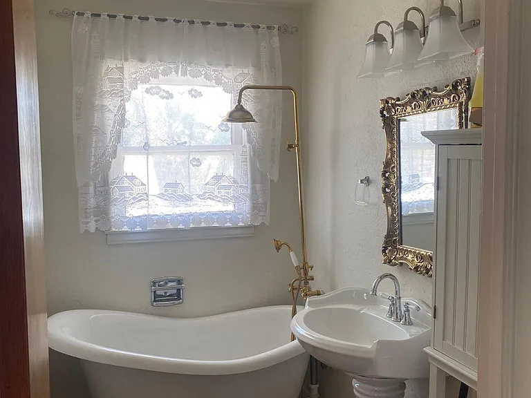 286 W University Ave — Photo 8