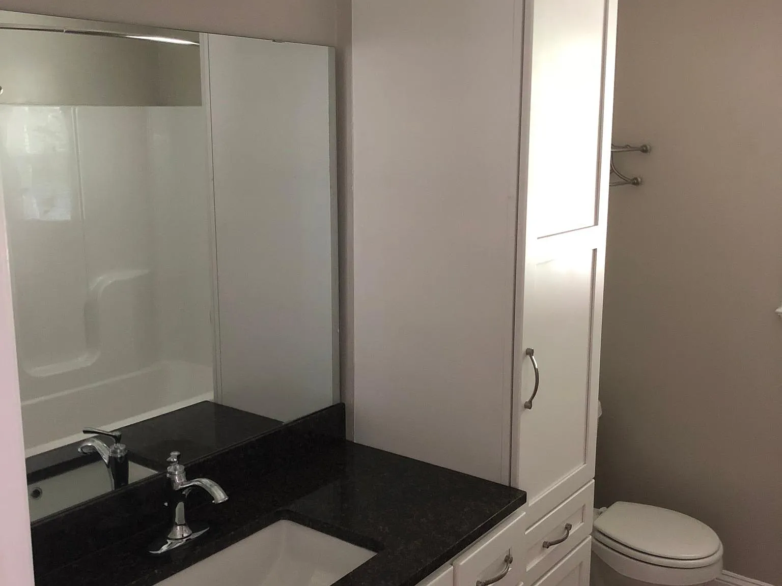 2 bed, 960 sqft, $1,300 — Photo 4
