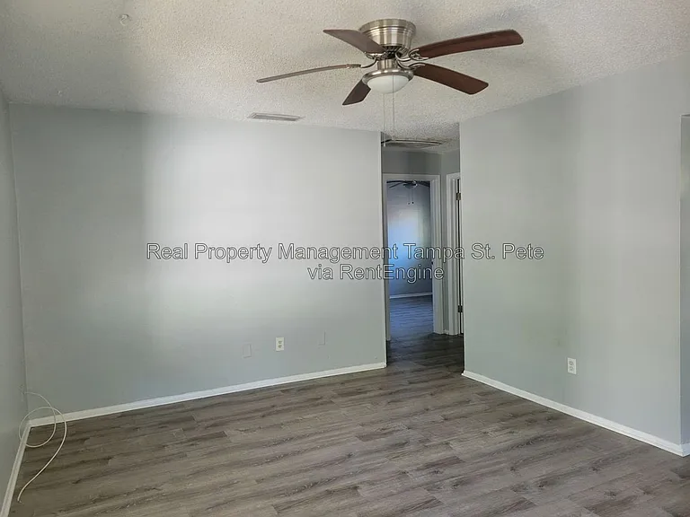 917 Lake Palms Dr — Photo 4