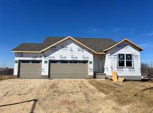 7408 Country Ridge Dr NW, Cedar Rapids, IA 52405