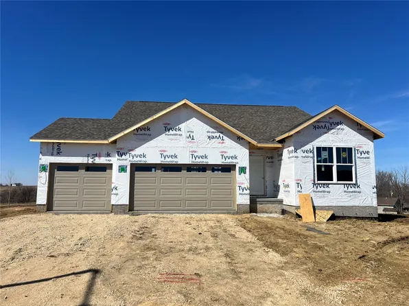 7408 Country Ridge Dr NW, Cedar Rapids, IA 52405