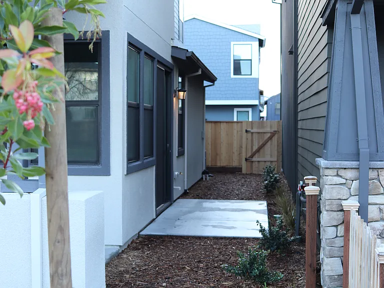 8133 Bodway Pkwy — Photo 2