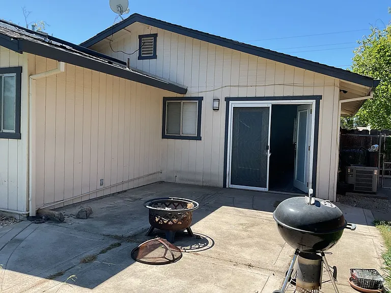 1068 Lupin Ave — Photo 36