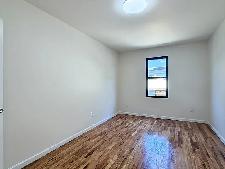 19 Tompkins Ct — Photo 6