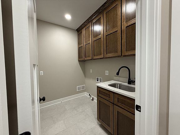 4th image of 26850 Irwin Rd