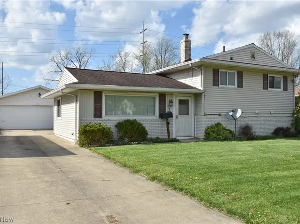 6208 Sylvia Dr, Brookpark, OH 44142