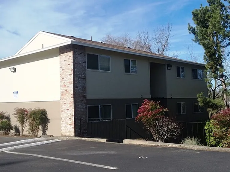 Parkhurst Apartments — Photo 3