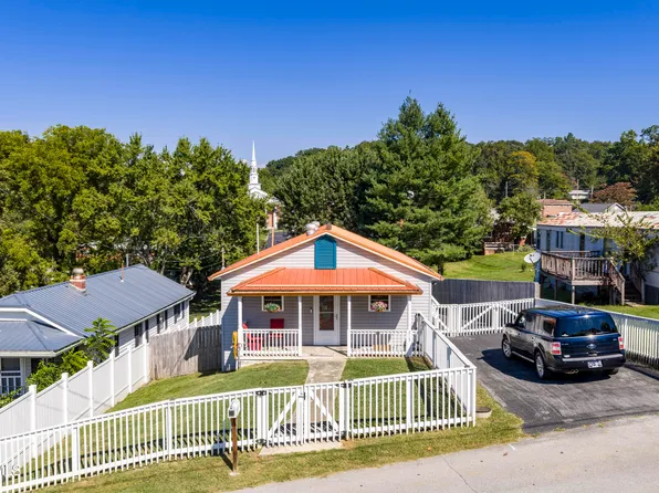313 Bay St, Mt Carmel, TN 37645