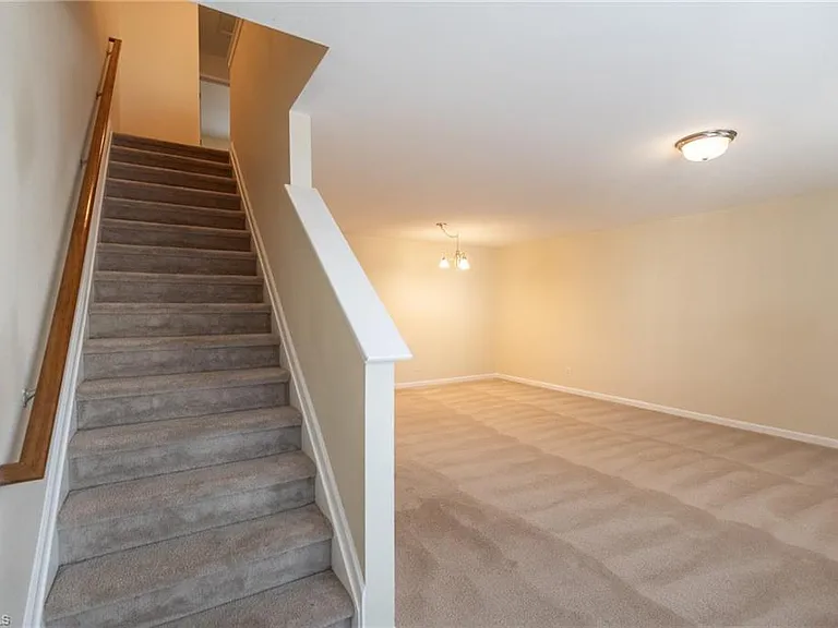 36 Ackland Dr — Photo 10