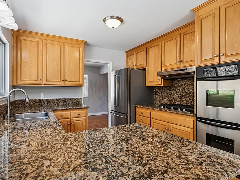 486 Butterfield Pl — Photo 4
