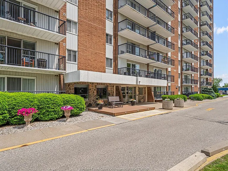 8591 Riverside Dr E #1101 — Photo 2