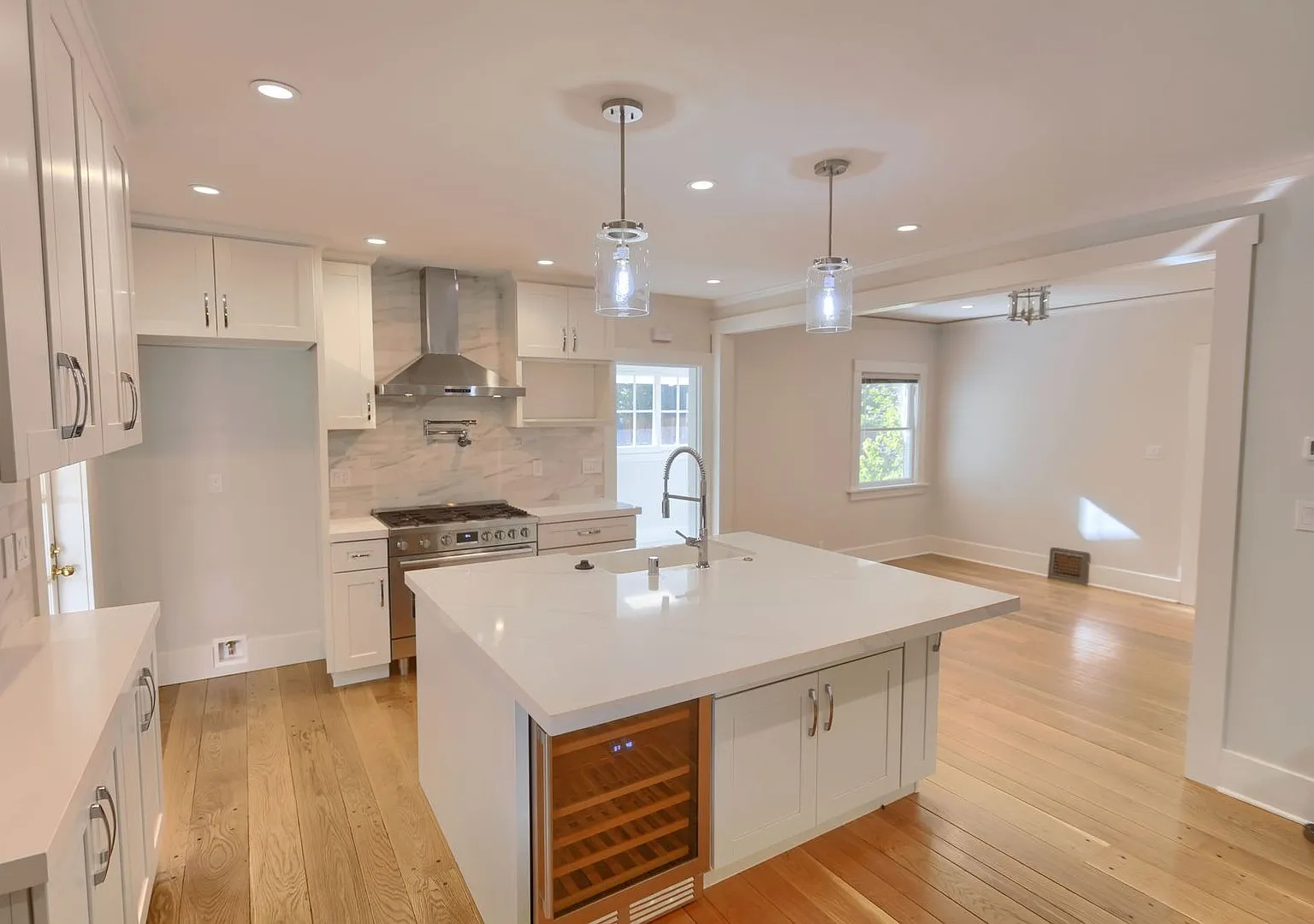 Private Downtown Los Altos Home — Photo 3