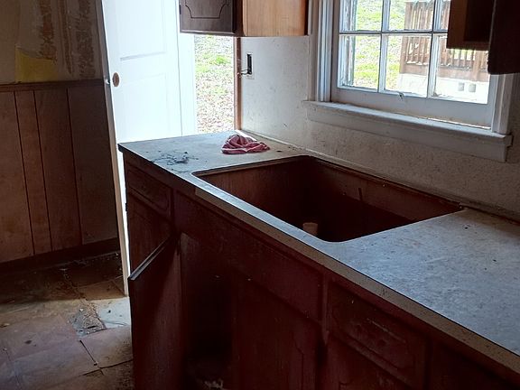 2nd image of 1113 Pike Rd