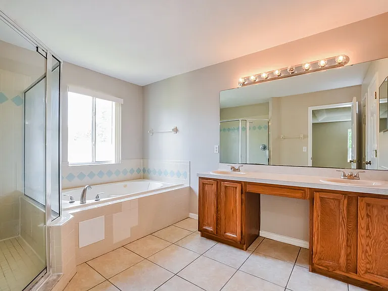 249 Lancer Oak Dr — Photo 10