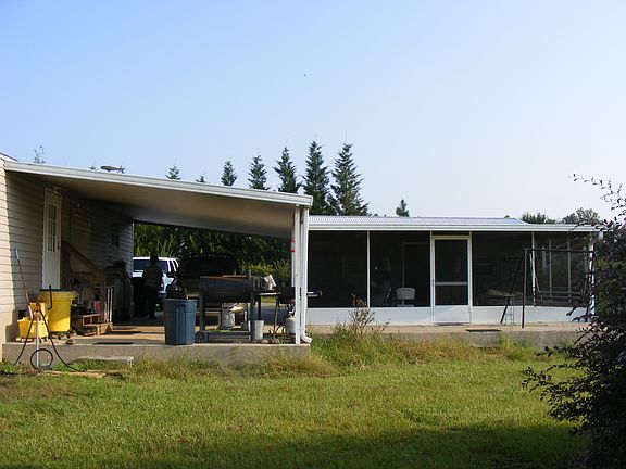 Patio/Entertainment Area