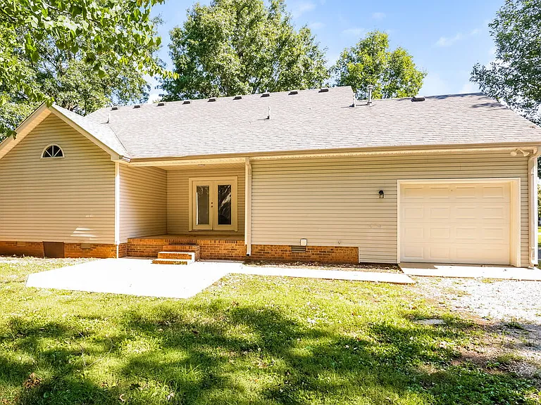 1002 Esquire Ct — Photo 19