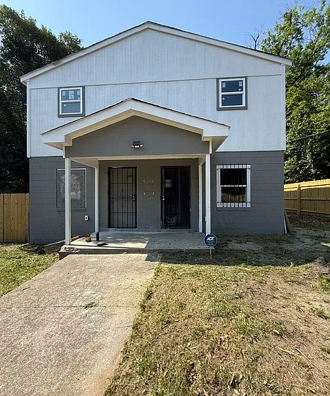 2082 Mutual Ave #A & B — Photo 1