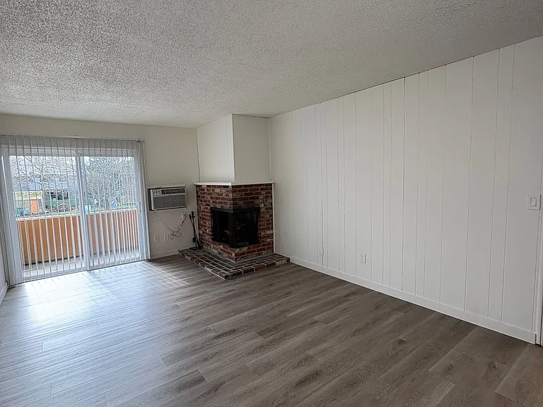 4875 SW Lombard Ave — Photo 6