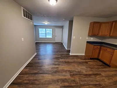 3 bed, 1100 sqft, $1,450 — Photo 4