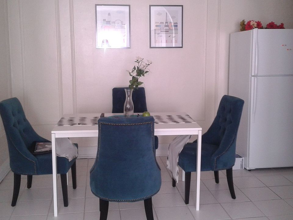 Eat-in kitchen