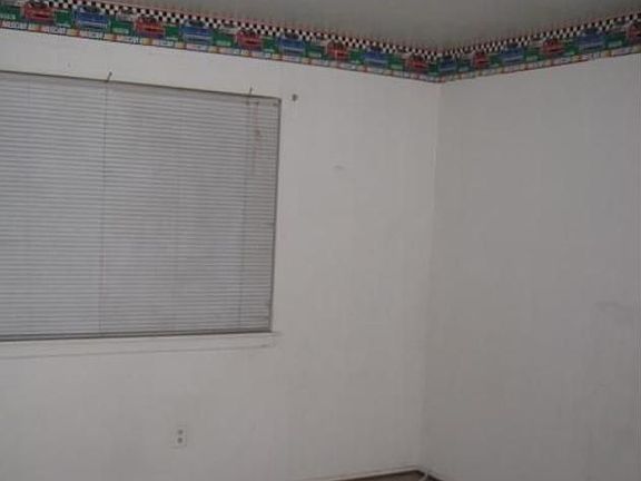 5th image of 21720 Hampshire St