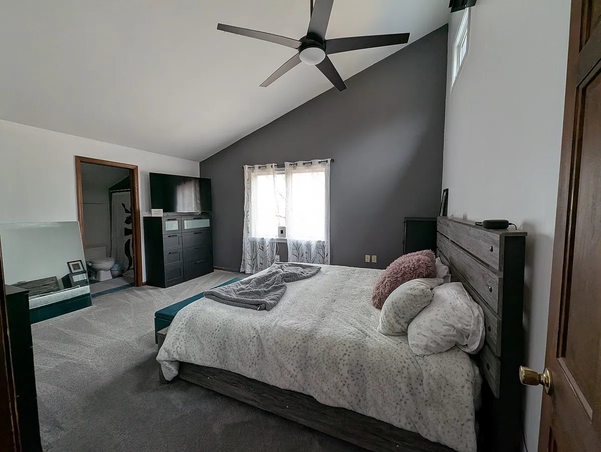 Primary Bedroom - 49 Pine Mountain Rd