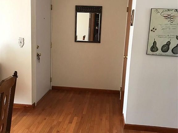 2nd image of 15 Huguenot St APT 4