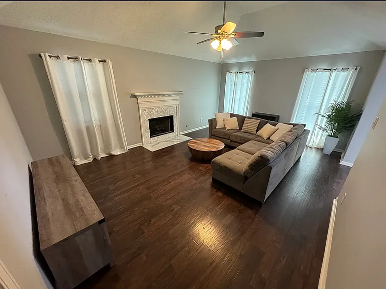 108 E Stonehaven Cir — Photo 6