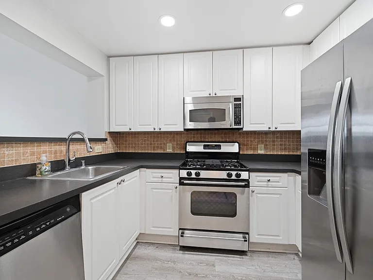 191 Somervelle St #407 — Photo 7